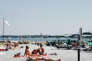 gente en la playa