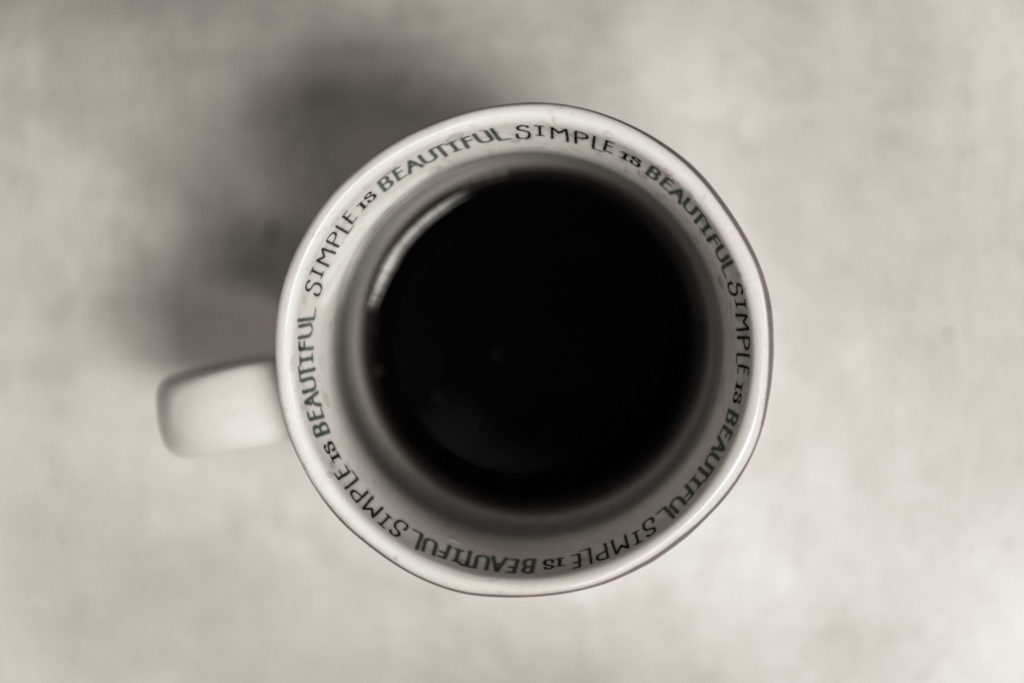 una taza de te negro